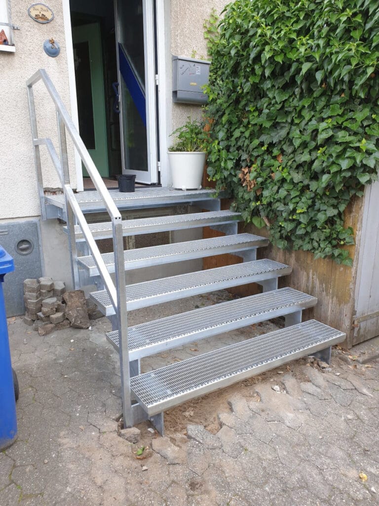 Treppe-mit-Gitterroststufen-nachher-LP-Metallbau-Hilpoltstein-Roth-Nürnberg