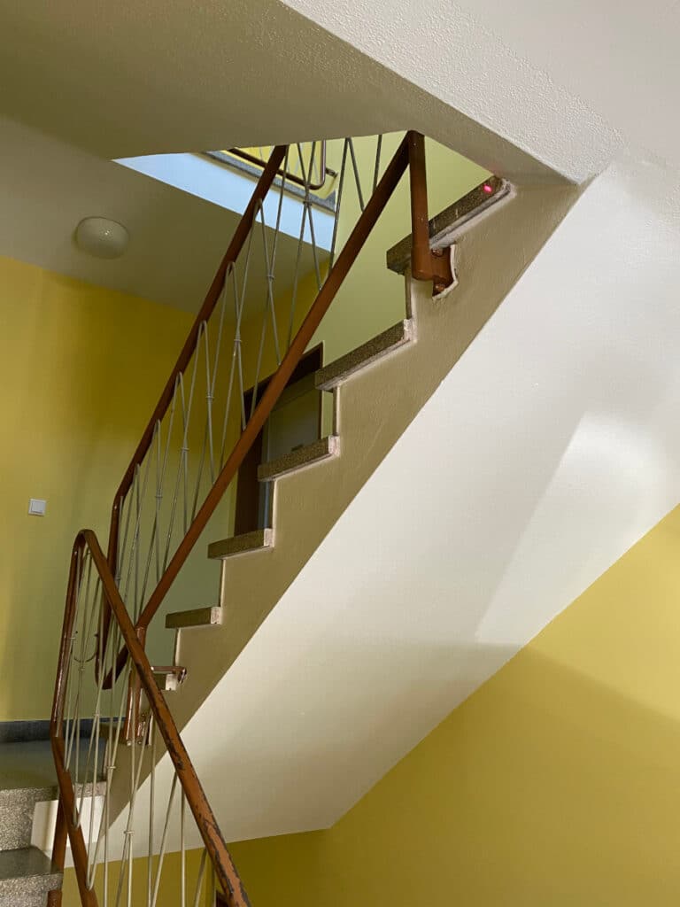 Treppenhausgeländer-vorher-LP-Metallbau-Hilpoltstein-Roth-Nürnberg